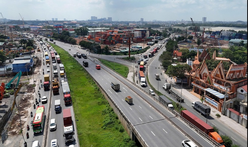 Khu vực ngã ba Tân Vạn (Dĩ An, Bình Dương) nơi tuyến metro đầu tiên nối Bình Dương và Suối Tiên (TP.HCM) sẽ đi qua - Ảnh: CHÂU TUẤN