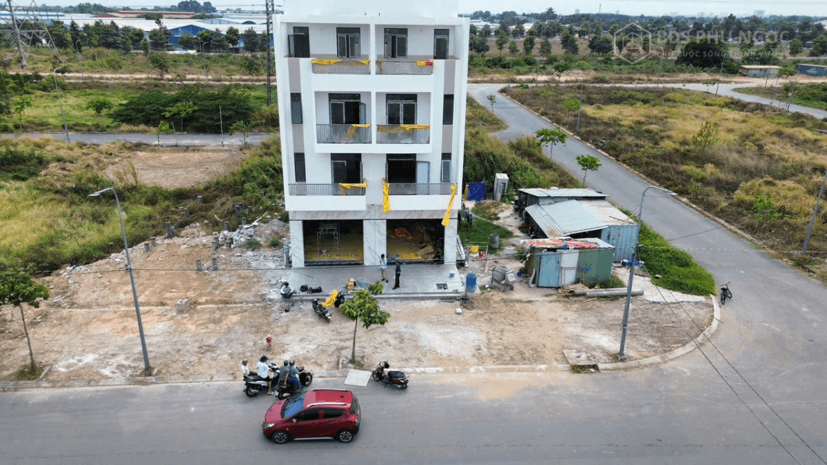 Cận cảnh 2 căn nhà phố liền kề đang trong quá trình hoàn thiện nội thất tại dự án